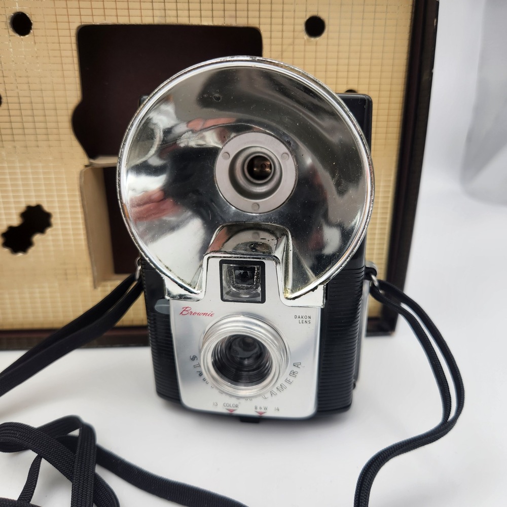 Vintage Kodak Brownie Starflash Outfit Camera with Box and Manual 127 Film MCM - Picture 3 of 11